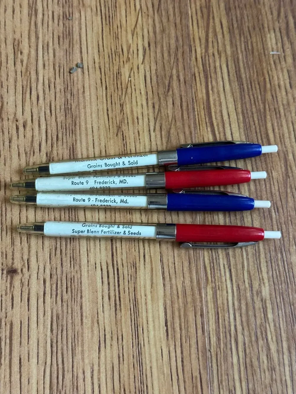 Set of 4 MULLINIX GRAIN & FERTILIZER pens - as is